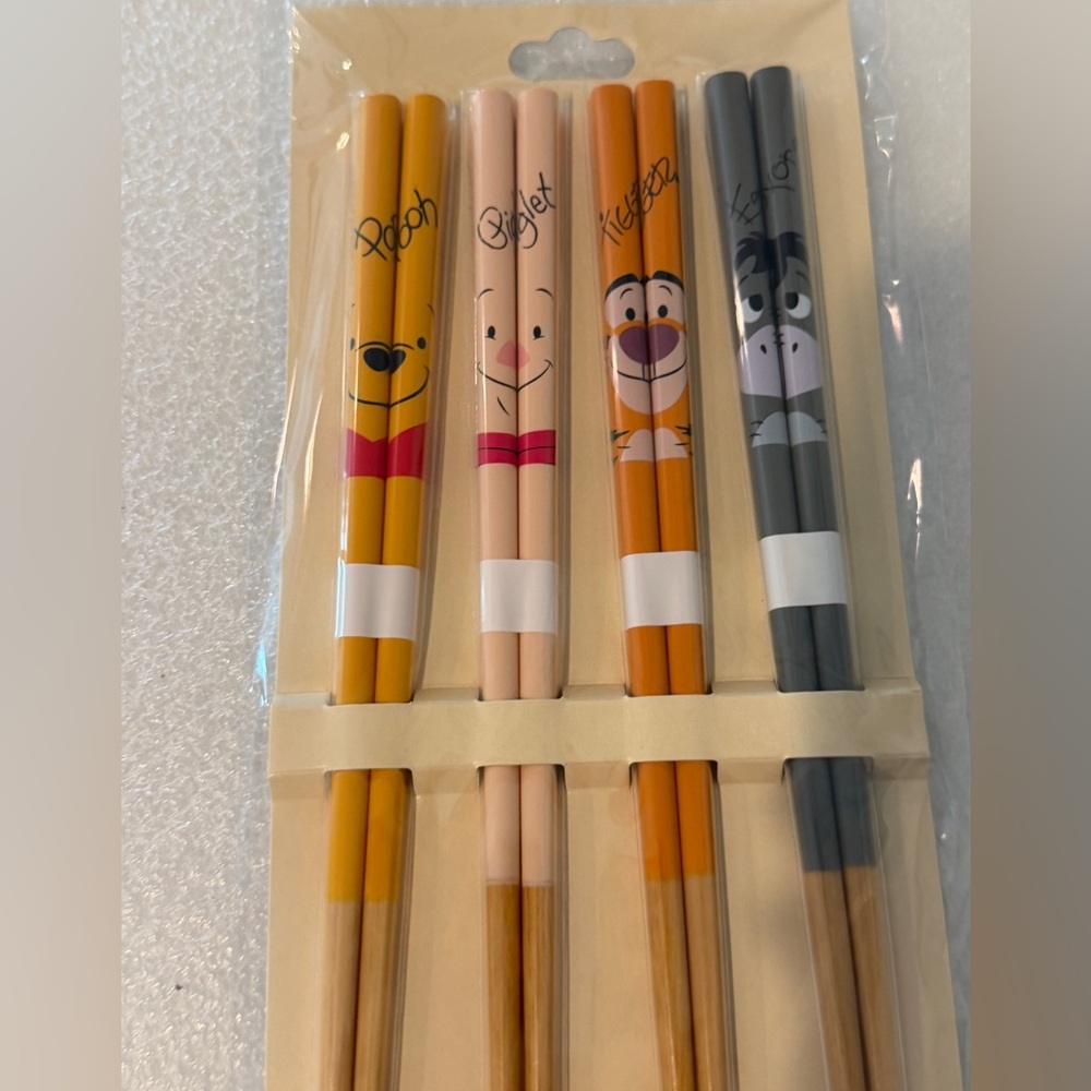 Tokyo Disneyland Set of Winnie the Pooh Tigger Piglet Eeyore Chopsticks NWT - Picture 2 of 3